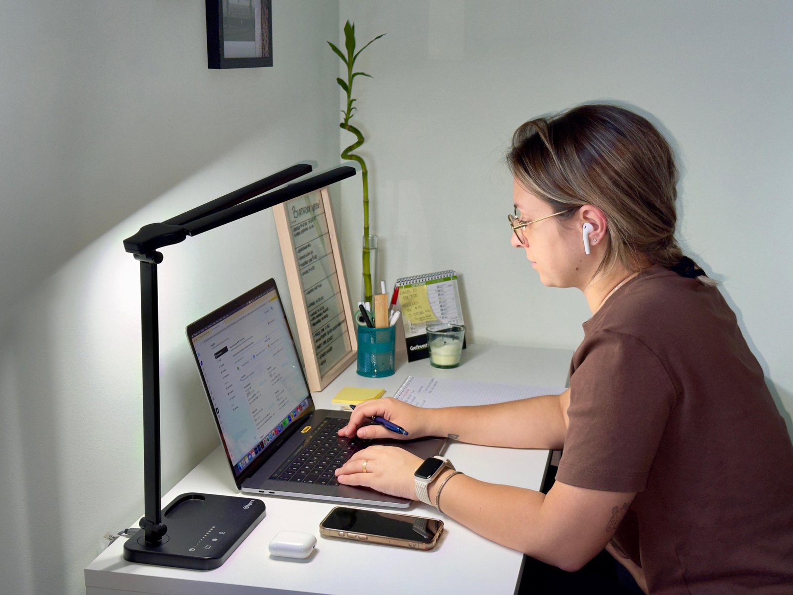 Collage di servizi di comunicazione offerti da Sockey Studio.